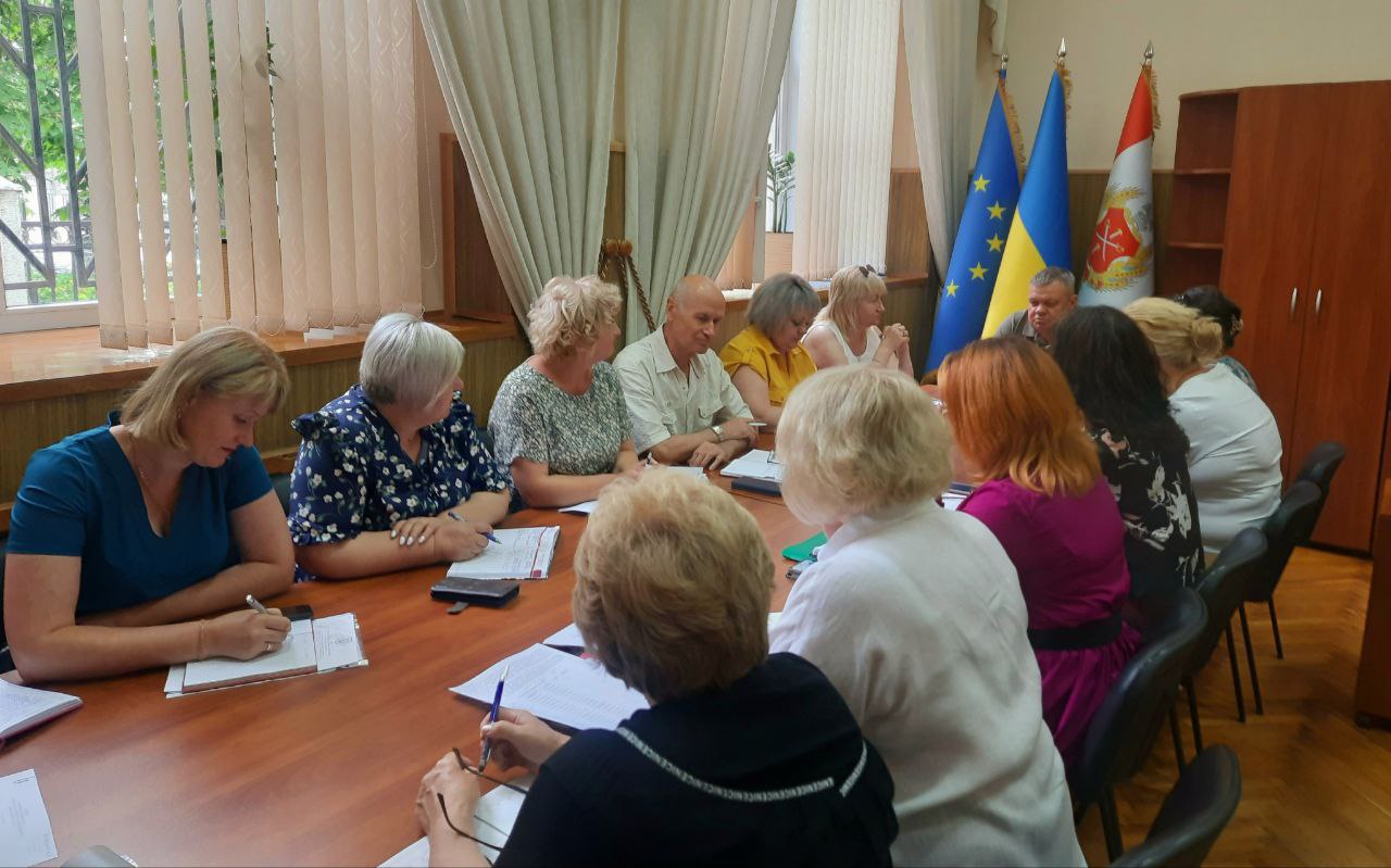 Під головуванням виконуючого повноваження Подільського міського голови Олега Албанського відбулась щотижнева апаратна нарада